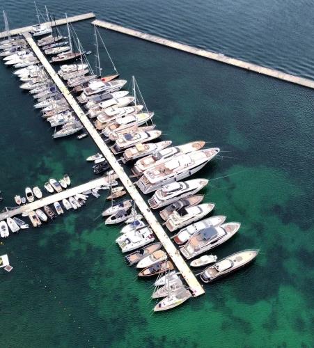 Marina con Seadamp